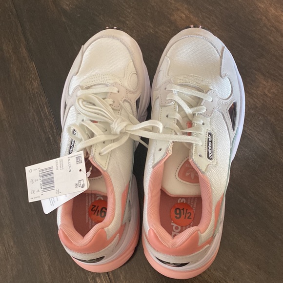NWT Adidas Falcon size 9.5. - Picture 3 of 6